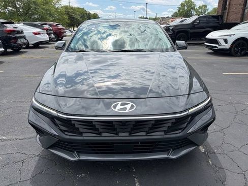 Used 2024 Hyundai Elantra Limited FWD image 2