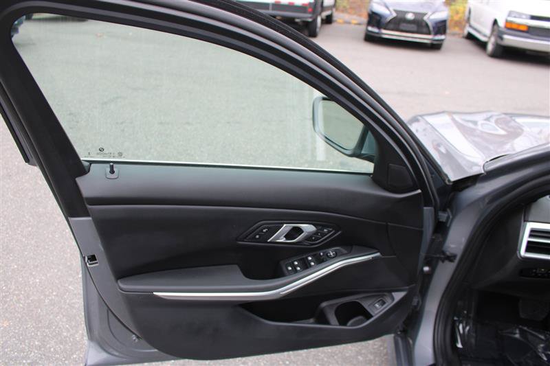 Used 2025 BMW 330i Sedan RWD image 12