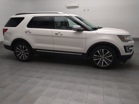 Used 2017 Ford Explorer Platinum image 11