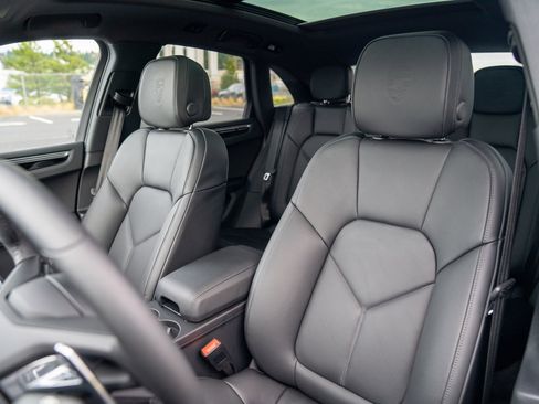 New 2026 Porsche Macan Turbo AWD/4WD image 5