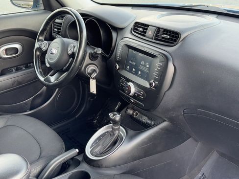 Used 2018 Kia Soul + image 10