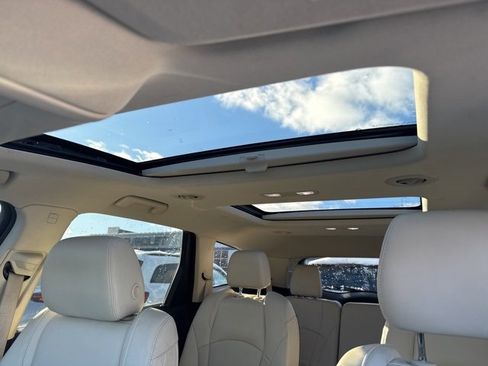 Used 2023 Buick Enclave Premium image 11