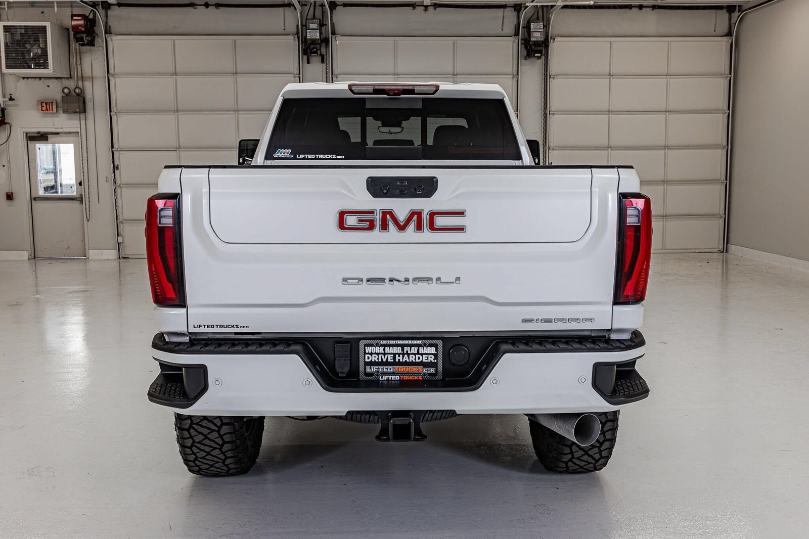 Used 2024 GMC Sierra 2500 Denali w/ Denali Reserve Package AWD/4WD image 8