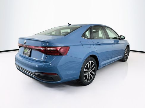 Used 2025 Volkswagen Jetta SE FWD image 9