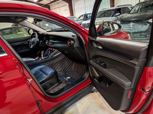 Used 2019 Alfa Romeo Stelvio AWD image 30