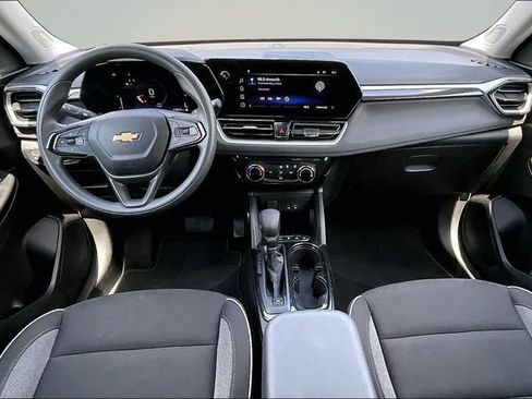 Used 2025 Chevrolet TrailBlazer LT AWD/4WD image 7