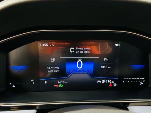 Used 2025 Volkswagen Jetta SE w/ Sunroof Package image 16