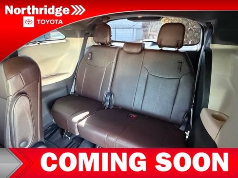 Used 2024 Toyota Sienna Platinum FWD image 8