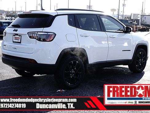 New 2026 Jeep Compass Latitude image 5