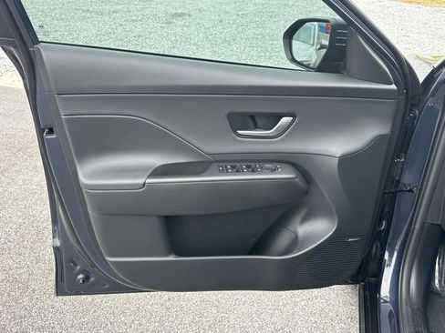 Used 2025 Hyundai Kona Limited image 13