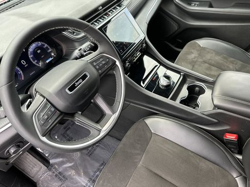 Certified 2024 Jeep Grand Cherokee L Laredo image 10