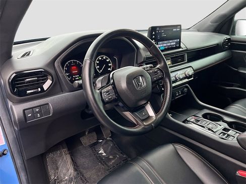 Used 2025 Honda Pilot TrailSport image 9