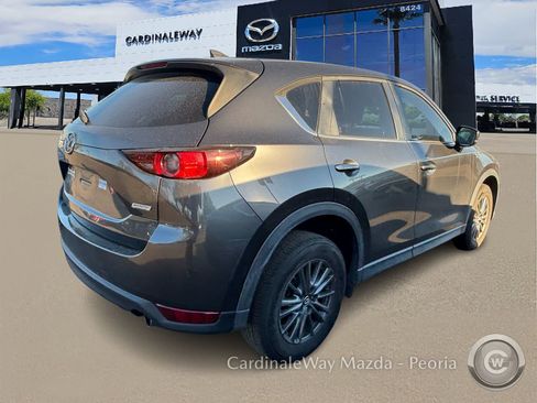 Used 2017 MAZDA CX-5 Touring image 4