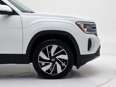 Used 2025 Volkswagen Atlas SE image 3