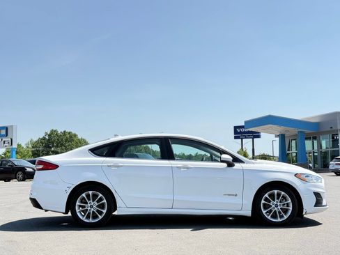 Used 2019 Ford Fusion SE FWD image 5