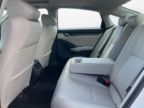 Used 2019 Honda Accord Touring image 16