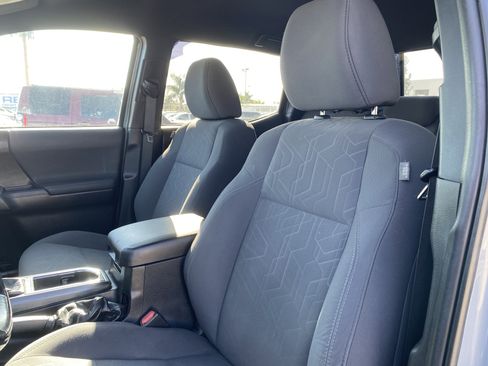 Used 2019 Toyota Tacoma TRD Sport w/ Exterior Package image 17