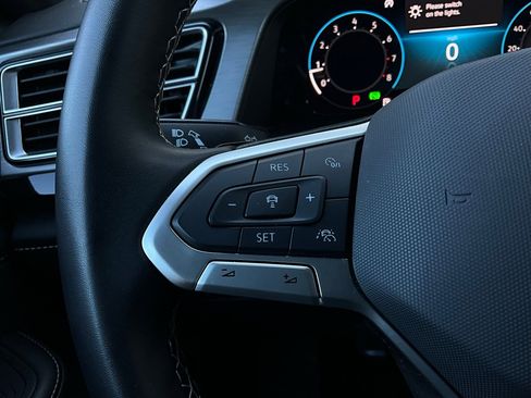 Used 2025 Volkswagen Atlas Cross Sport SE image 34