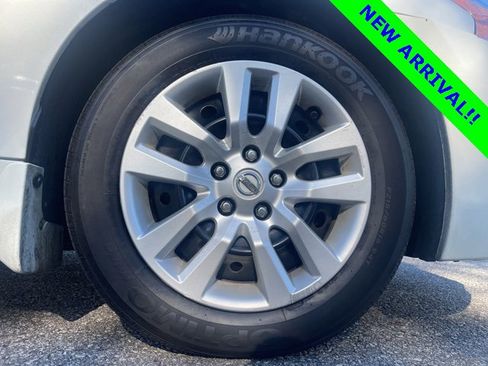 Used 2014 Nissan Altima 2.5 S w/ Display Audio Package image 3