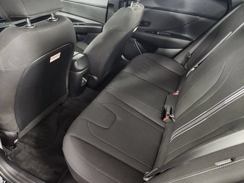 Certified 2025 Hyundai Elantra SEL FWD image 16