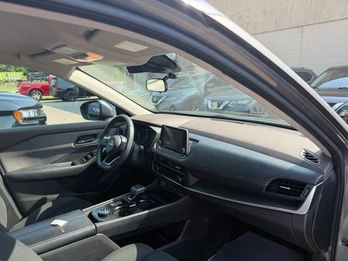 Used 2023 Nissan Rogue S AWD/4WD image 9