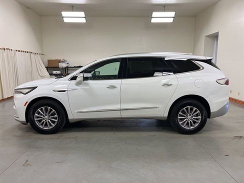 Used 2024 Buick Enclave Premium image 5
