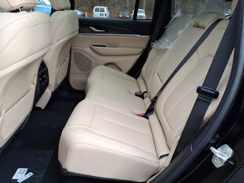 New 2025 Jeep Grand Cherokee Limited image 6