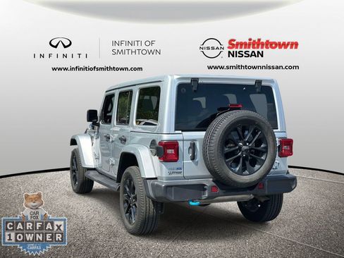 Used 2023 Jeep Wrangler Unlimited Sahara w/ Cold Weather Group AWD/4WD image 9