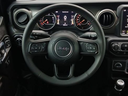 Used 2023 Jeep Gladiator Overland AWD/4WD image 21