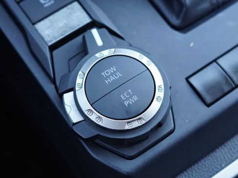Used 2024 Toyota Tacoma SR5 AWD/4WD image 36