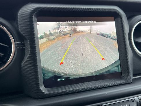 Used 2021 Jeep Wrangler Unlimited Sahara w/ Cold Weather Group image 28