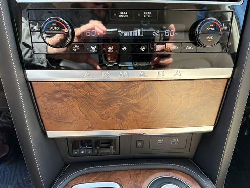 Used 2024 Nissan Armada SL w/ Captain's Chairs Package image 30