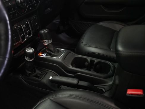 Used 2023 Jeep Wrangler Unlimited Sahara AWD/4WD image 16