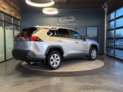 Used 2022 Toyota RAV4 LE AWD/4WD image 3