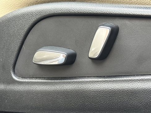 Used 2018 Cadillac XT5 AWD image 16