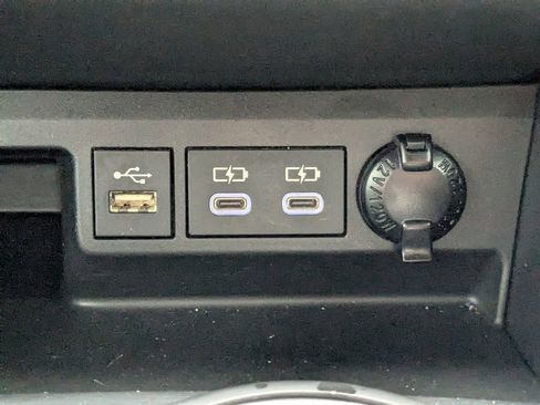 Used 2023 Toyota Highlander LE image 24