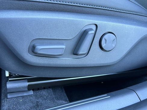 New 2025 Kia Niro EX image 18