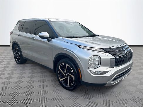 Used 2022 Mitsubishi Outlander SE image 4