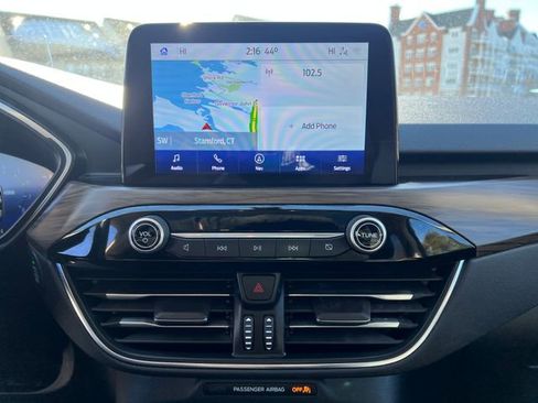 Used 2020 Ford Escape Titanium image 21