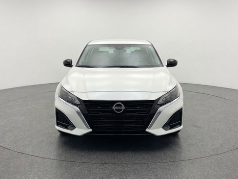 Used 2025 Nissan Altima 2.5 SV FWD image 2