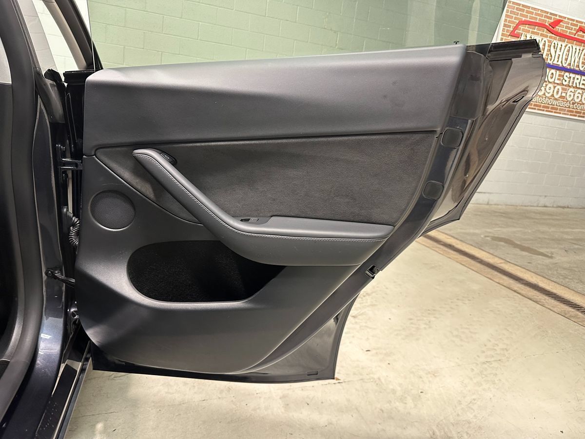Used 2024 Tesla Model Y Long Range AWD/4WD image 14