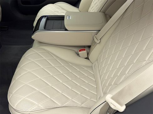 Used 2022 Mercedes-Benz S 500 4MATIC w/ Warmth & Comfort Package image 45