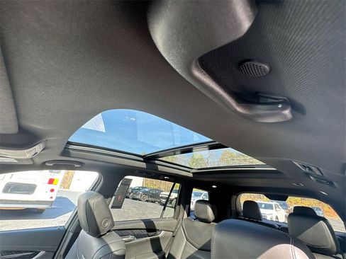 Used 2025 Cadillac XT6 Premium Luxury w/ Technology Package image 20