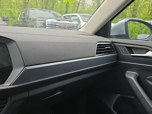 Used 2024 Volkswagen Jetta SE FWD image 24