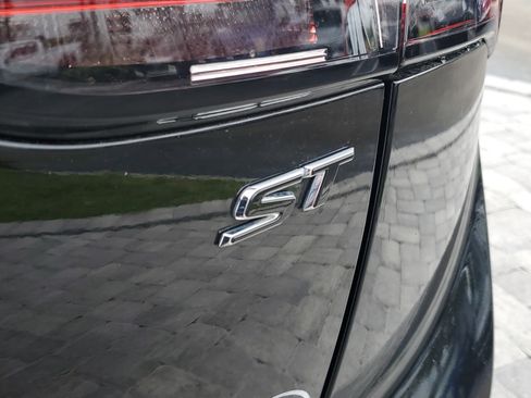 Used 2023 Buick Envision Essence w/ Sport Touring Package image 8