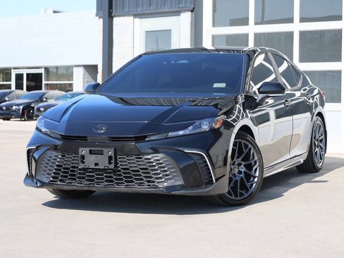 Used 2026 Toyota Camry SE FWD image 3