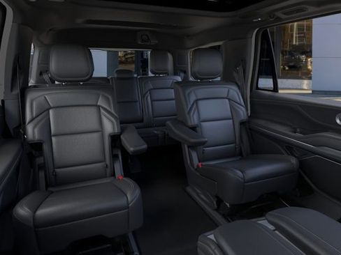 New 2026 Lincoln Navigator Reserve w/ Jet Appearance Package AWD/4WD image 12