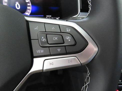 New 2026 Volkswagen Taos SE image 15