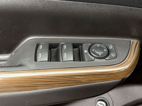 Used 2023 GMC Acadia SLE w/ Driver Convenience Package image 18