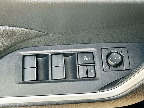 Used 2025 Toyota RAV4 XLE image 17